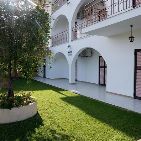 Mejanis Hotel